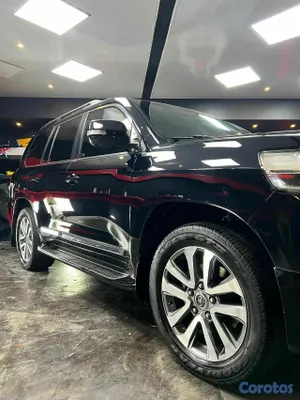 2017 Toyota Land Cruiser — foto 3 / 8