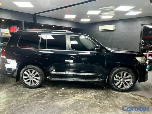 2017 Toyota Land Cruiser — foto 8 / 8