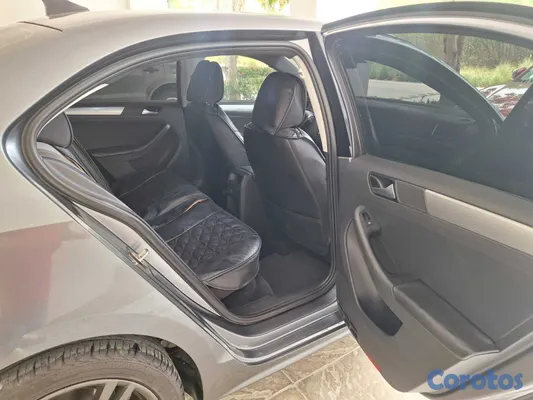2017 Volkswagen Jetta — foto 8 / 9