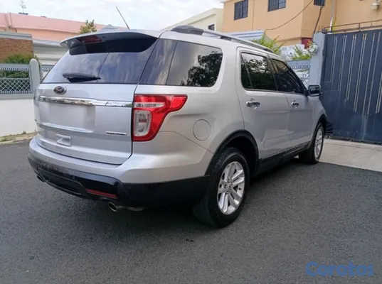 2014 Ford Explorer — foto 4 / 10