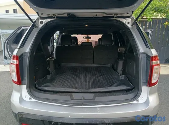 2014 Ford Explorer — foto 9 / 10