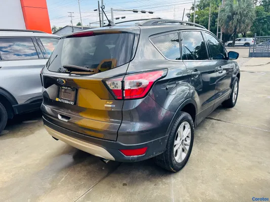 2018 Ford Escape — foto 5 / 10