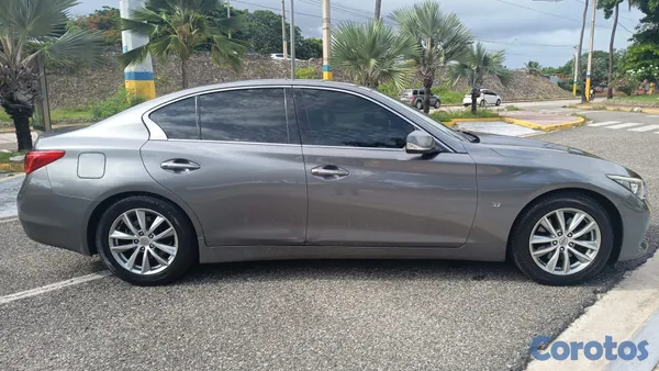 2016 Infiniti Q-50 — foto 4 / 11