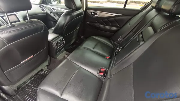 2016 Infiniti Q-50 — foto 10 / 11