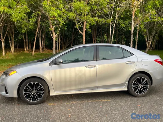 2014 Toyota Corolla — foto 2 / 8