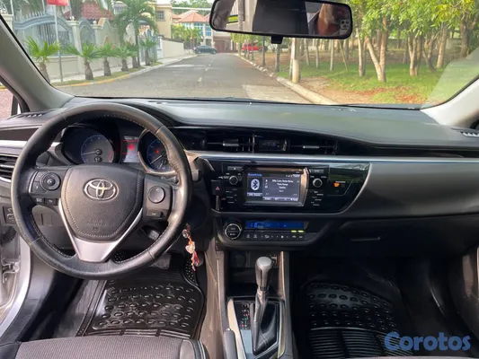 2014 Toyota Corolla — foto 7 / 8