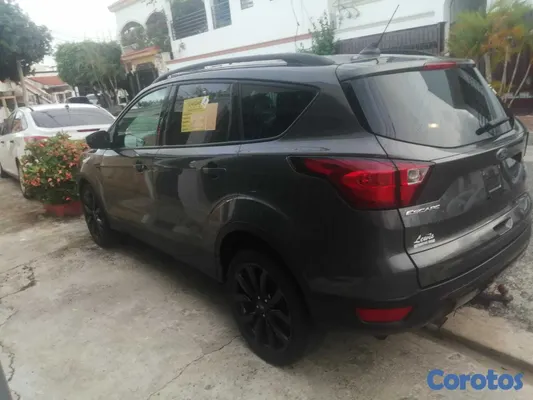 2019 Ford Escape — foto 5 / 10