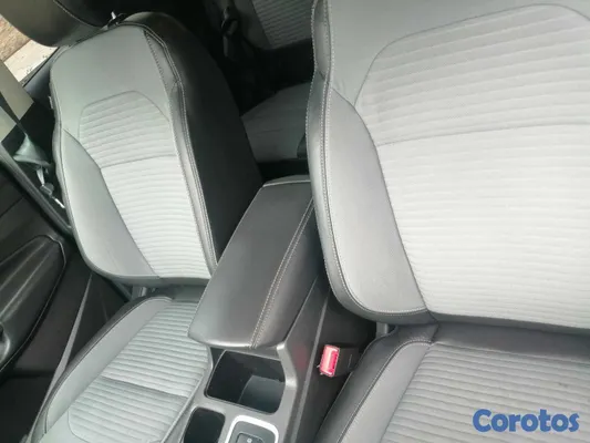 2019 Ford Escape — foto 8 / 10