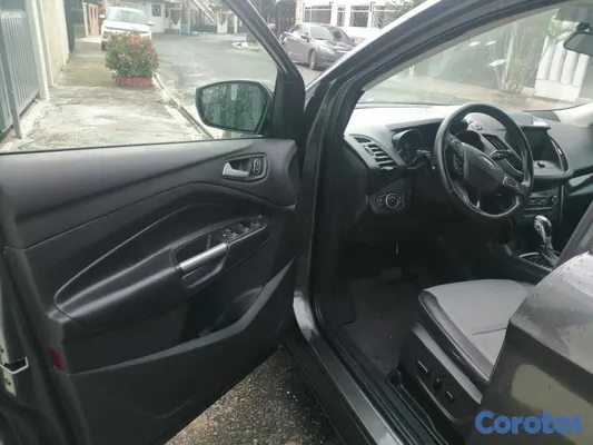 2019 Ford Escape — foto 9 / 10