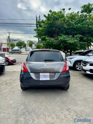 2014 Suzuki Swift — foto 8 / 10