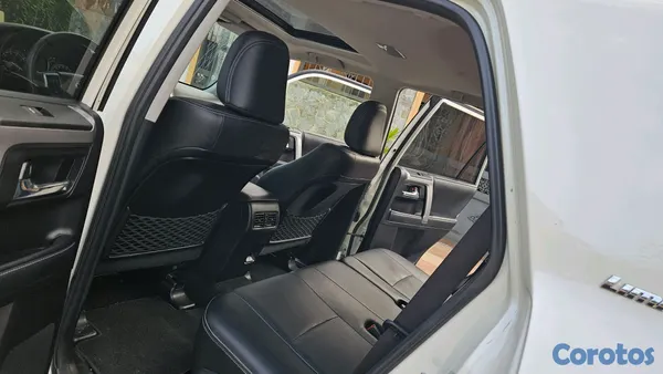 2020 Toyota 4 Runner — foto 8 / 17