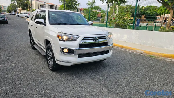 2020 Toyota 4 Runner — foto 11 / 17