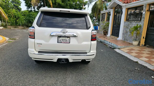 2020 Toyota 4 Runner — foto 13 / 17