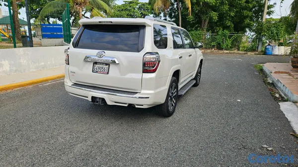 2020 Toyota 4 Runner — foto 14 / 17