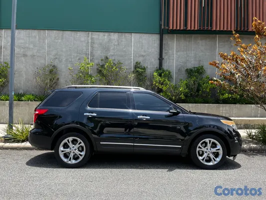 2014 Ford Explorer — foto 8 / 19