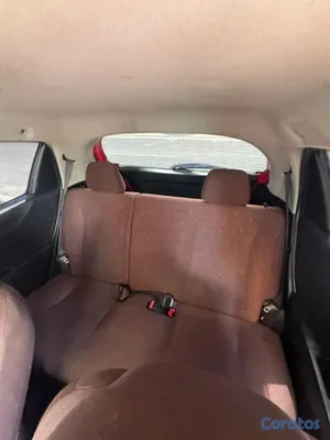 2012 Toyota Vitz — foto 8 / 10