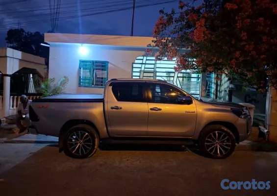 2023 Toyota Hilux — foto 16 / 17