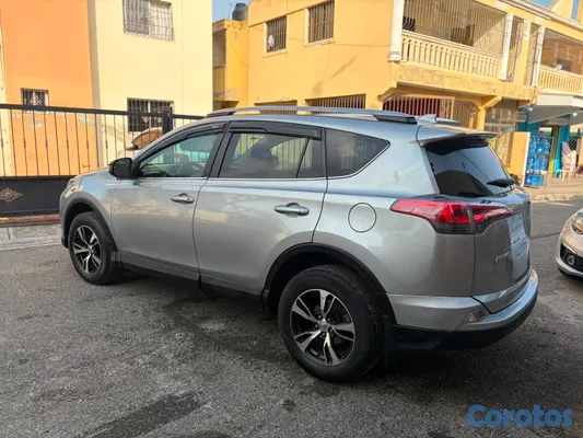 2017 Toyota Rav-4 — foto 5 / 9