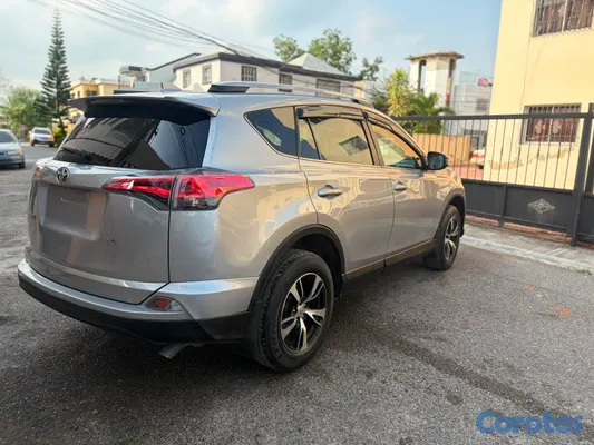 2017 Toyota Rav-4 — foto 6 / 9