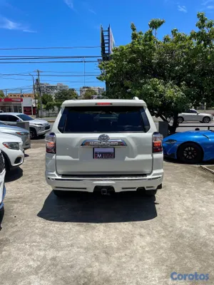 2014 Toyota 4 Runner — foto 8 / 10