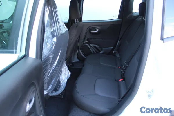 2026 Jeep Renegade — foto 7 / 8