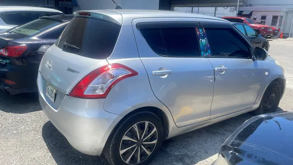 2016 Suzuki Swift — foto 4 / 18