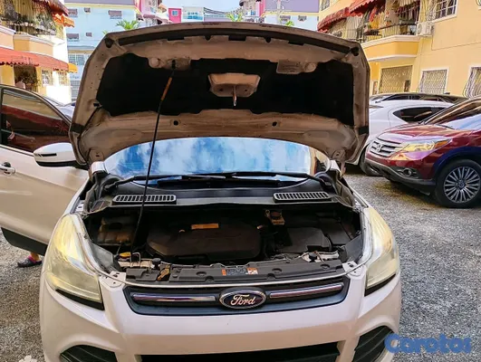 2016 Ford Escape — foto 12 / 15