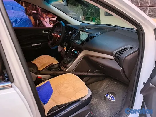 2016 Ford Escape — foto 14 / 15