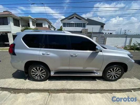 2023 Toyota Land Cruiser Prado — foto 2 / 10