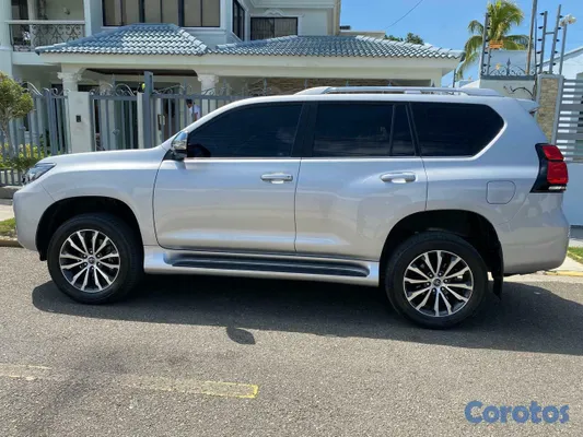 2023 Toyota Land Cruiser Prado — foto 3 / 10
