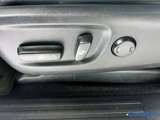 2019 Toyota Land Cruiser Prado — foto 4 / 17