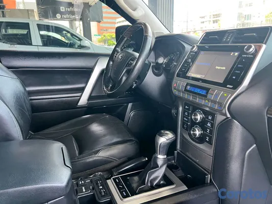 2019 Toyota Land Cruiser Prado — foto 13 / 17