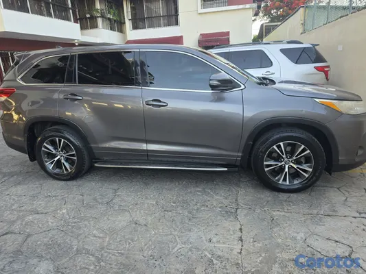 2017 Toyota Highlander — foto 7 / 10