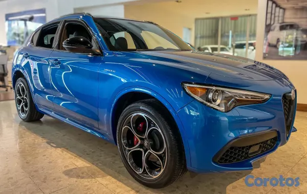 2023 Alfa Romeo Stelvio — foto 2 / 12