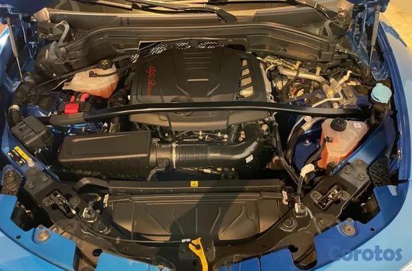 2023 Alfa Romeo Stelvio — foto 4 / 12