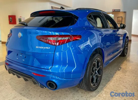 2023 Alfa Romeo Stelvio — foto 5 / 12