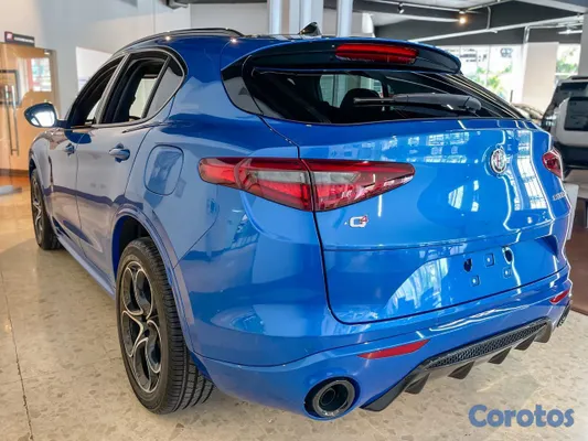 2023 Alfa Romeo Stelvio — foto 6 / 12