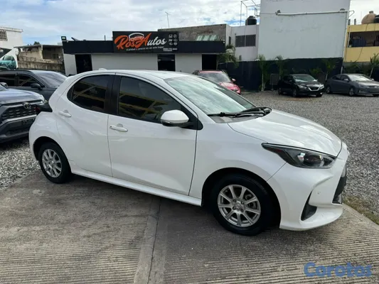 2022 Toyota Yaris — foto 3 / 9
