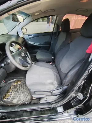 2012 Hyundai Accent — foto 6 / 20
