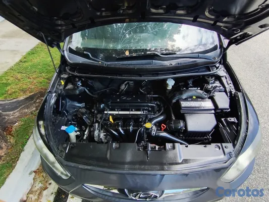 2012 Hyundai Accent — foto 10 / 20