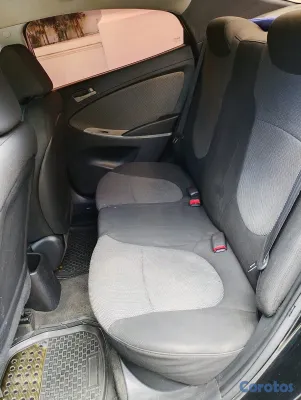 2012 Hyundai Accent — foto 11 / 20