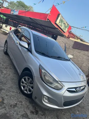2012 Hyundai Accent — foto 5 / 18