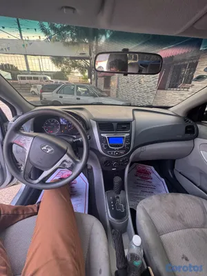 2012 Hyundai Accent — foto 11 / 18