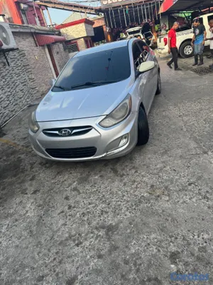 2012 Hyundai Accent — foto 12 / 18