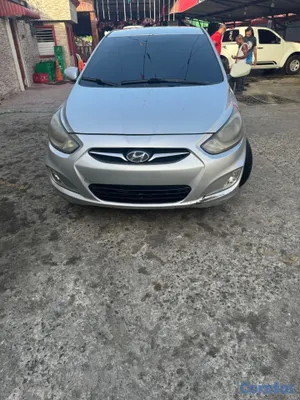 2012 Hyundai Accent — foto 13 / 18