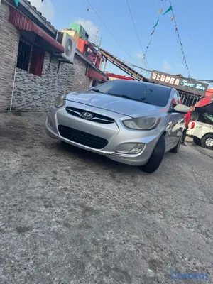 2012 Hyundai Accent — foto 14 / 18