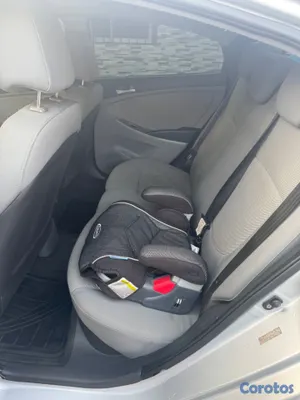 2012 Hyundai Accent — foto 15 / 18
