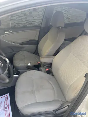 2012 Hyundai Accent — foto 17 / 18