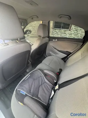 2012 Hyundai Accent — foto 18 / 18