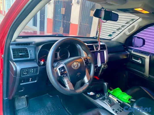 2014 Toyota 4 Runner — foto 2 / 9